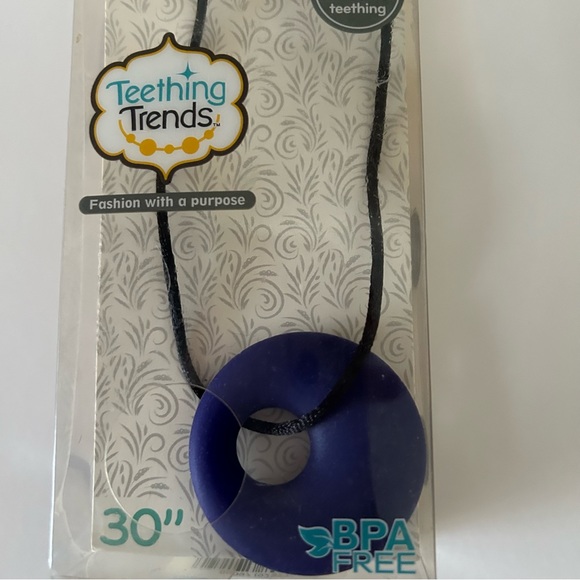 Mom's Teether Necklace for Baby to play with Round Pendant Soft SiliconeBPA Free - Picture 7 of 9